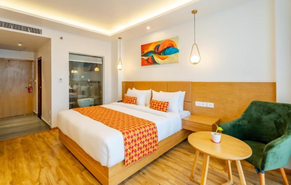 Deluxe King Room (Max 2 Guests) – Breakfast Included