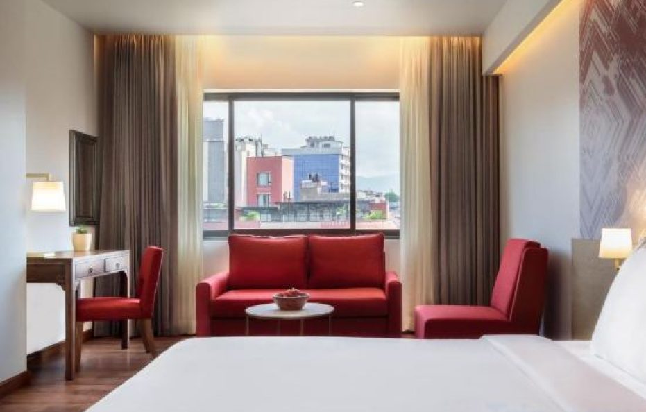 Deluxe King Room (Max 2 Guests) – Breakfast Included