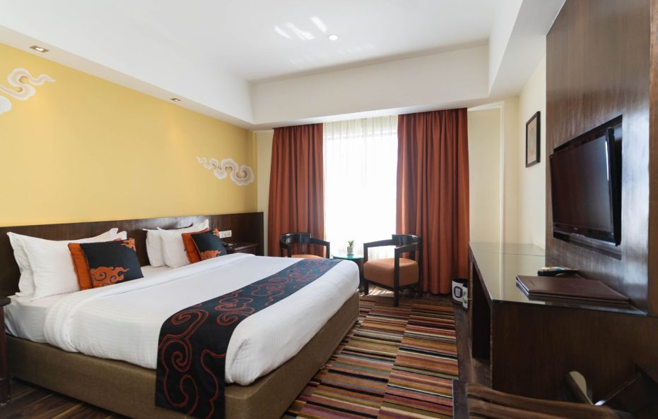 Deluxe King Room (Max 2 Guests) – Breakfast Included