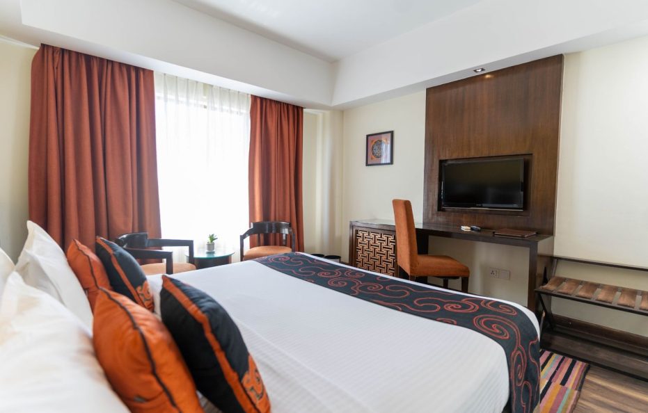 Deluxe King Room (Max 2 Guests) – Breakfast Included