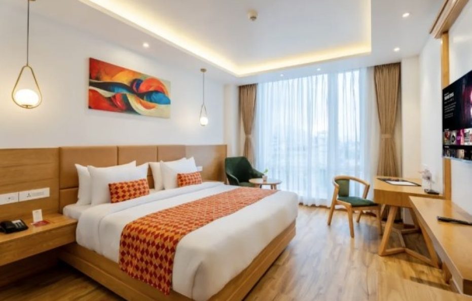 Deluxe King Room (Max 2 Guests) – Breakfast Included