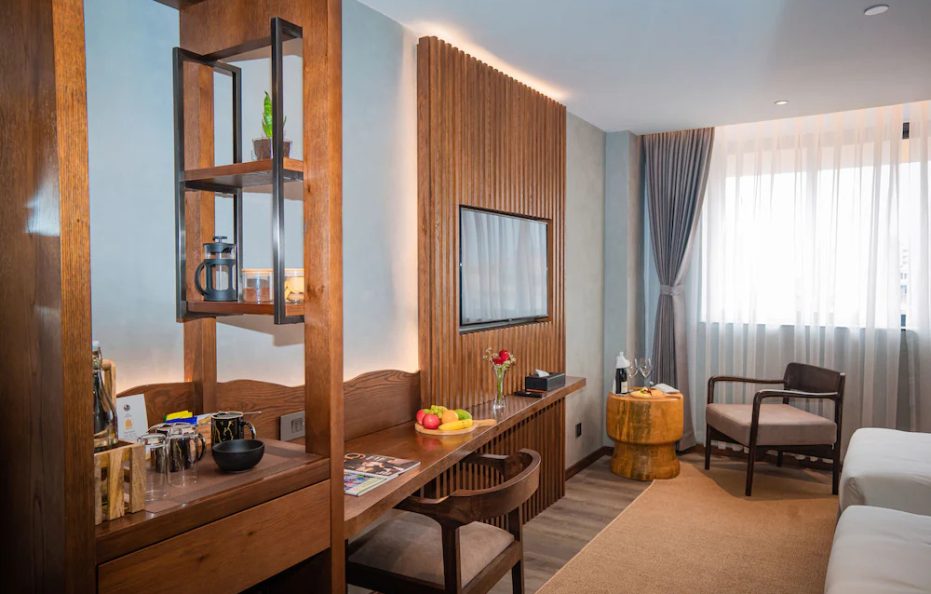 Deluxe King Room (Max 2 Guests) – Breakfast Included
