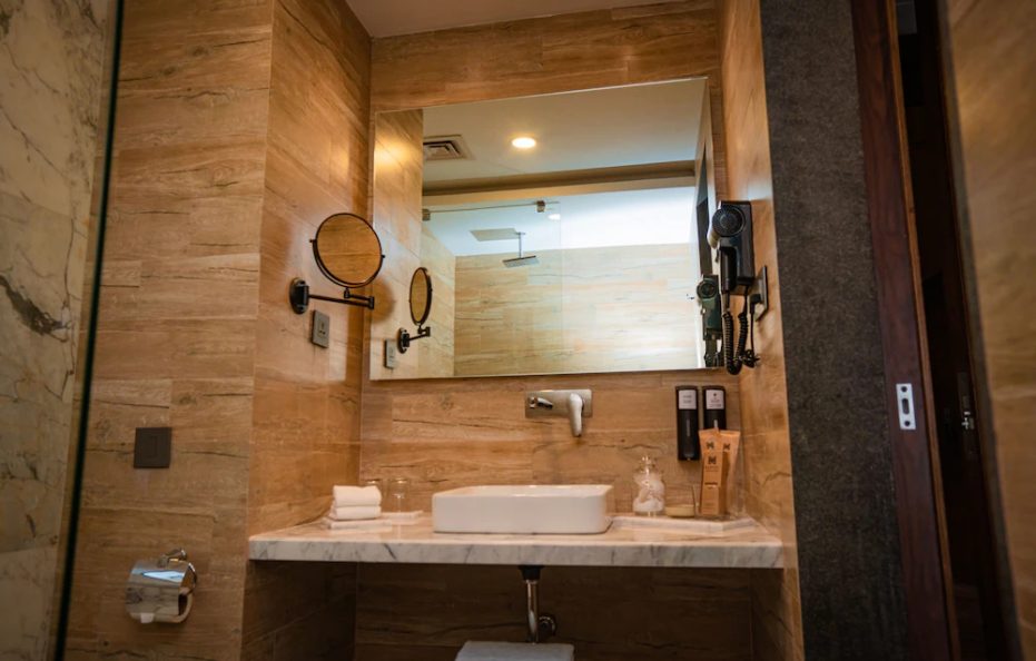 Deluxe Twin Room (Max 2 Guests) – Breakfast Included