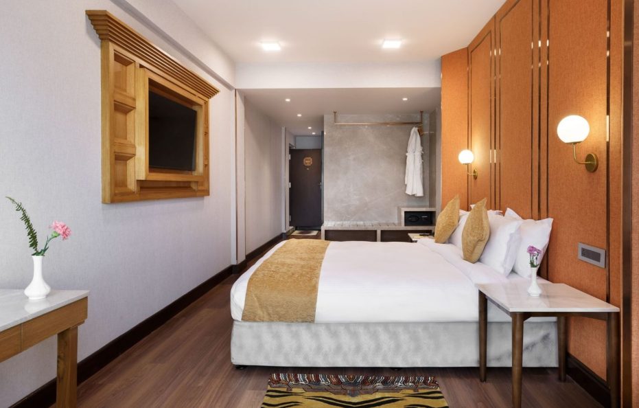 Deluxe King Room (Max 2 Guests) – Breakfast Included