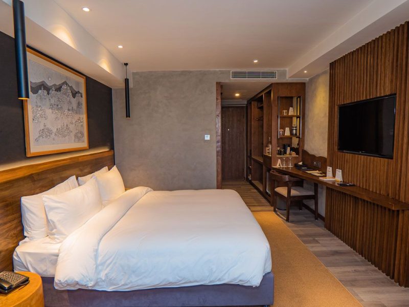 Deluxe King Room (Max 2 Guests) – Breakfast Included