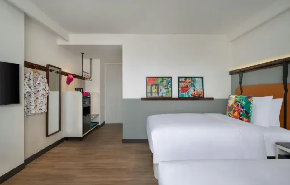 Deluxe King Room (Max 2 Guests) – Breakfast Included