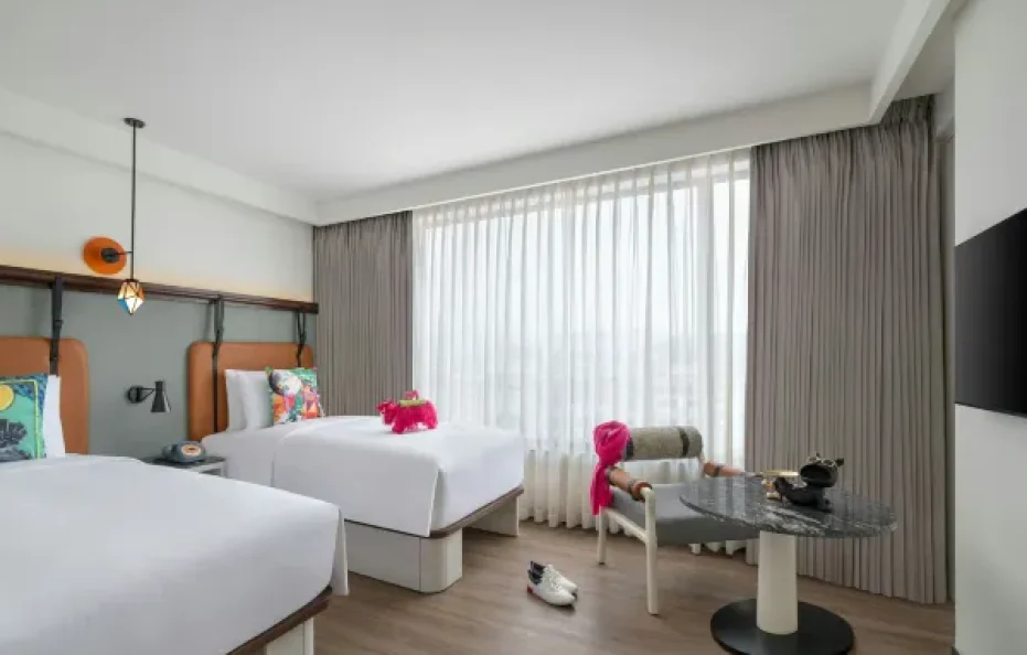 Deluxe King Room (Max 2 Guests) – Breakfast Included
