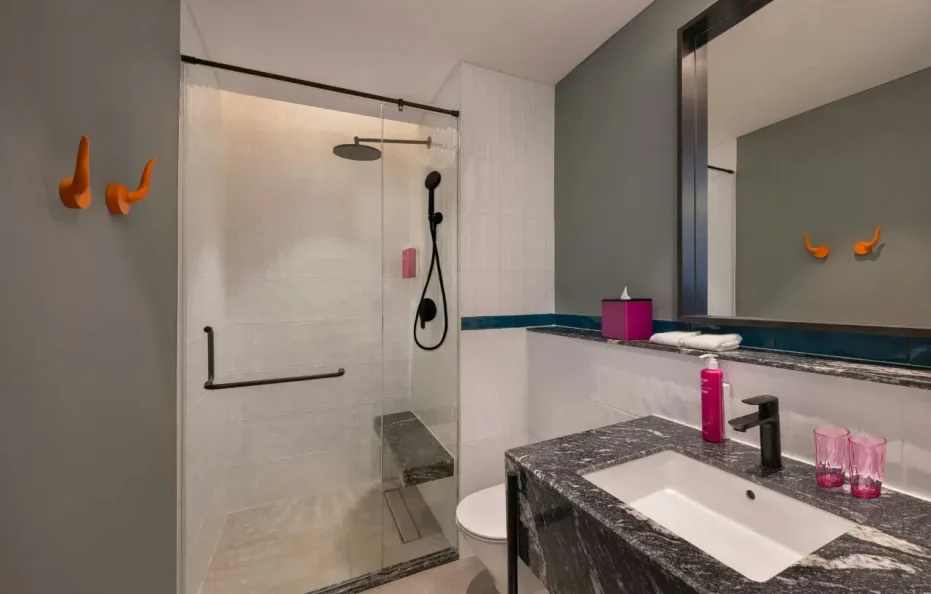 Deluxe Twin Room (Max 2 Guests) – Breakfast Included