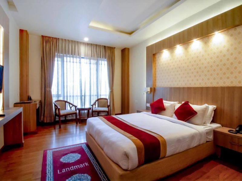 Deluxe King Room (Max 2 Guests) – Breakfast Included