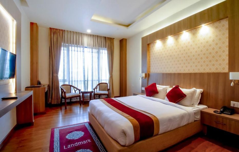 Deluxe King Room (Max 2 Guests) – Breakfast Included