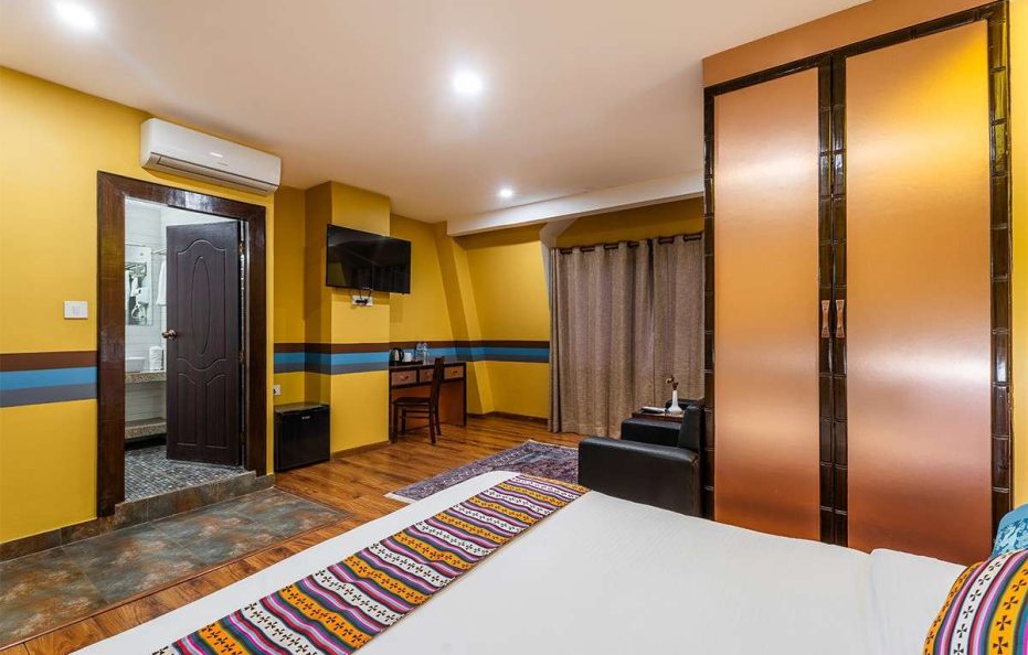 Deluxe King Room (Max 2 Guests) – Breakfast Included