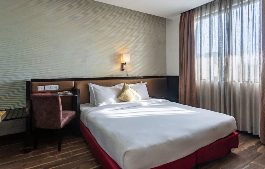 Deluxe King Room (Max 2 Guests) – Breakfast Included