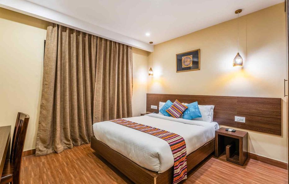 Deluxe King Room (Max 2 Guests) – Breakfast Included