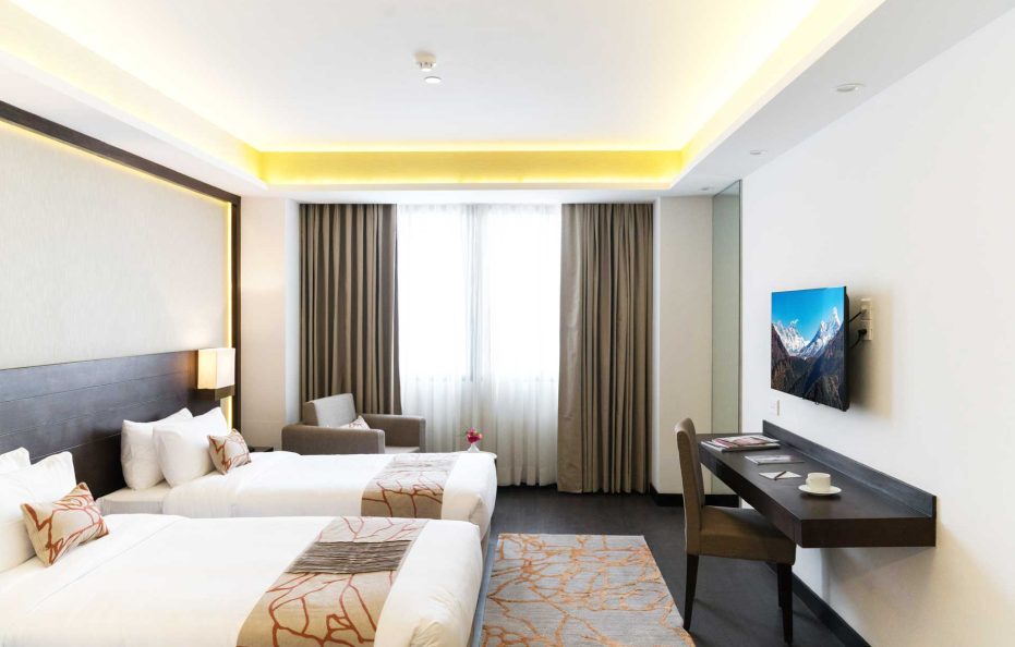 Deluxe King Room (Max 2 Guests) – Breakfast Included