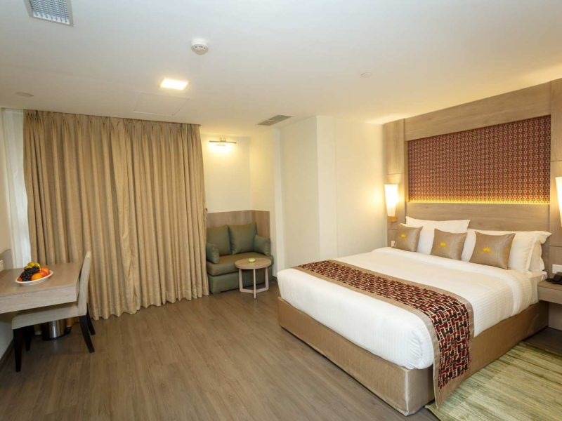 Deluxe King Room (Max 2 Guests) – Breakfast Included