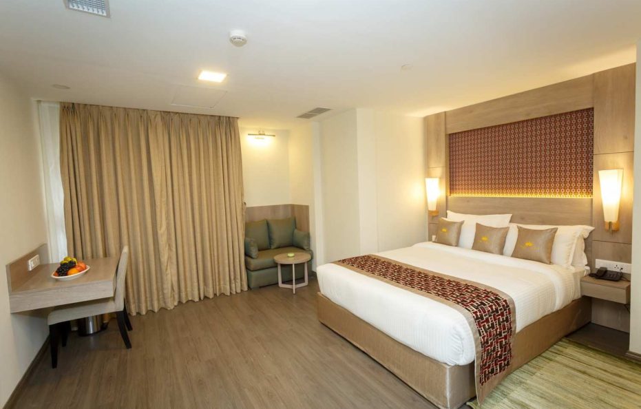 Deluxe King Room (Max 2 Guests) – Breakfast Included
