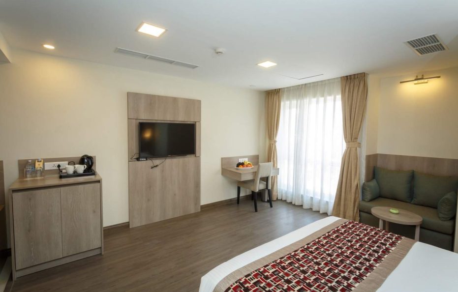 Deluxe King Room (Max 2 Guests) – Breakfast Included