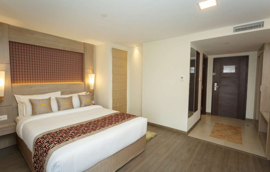 Deluxe King Room (Max 2 Guests) – Breakfast Included
