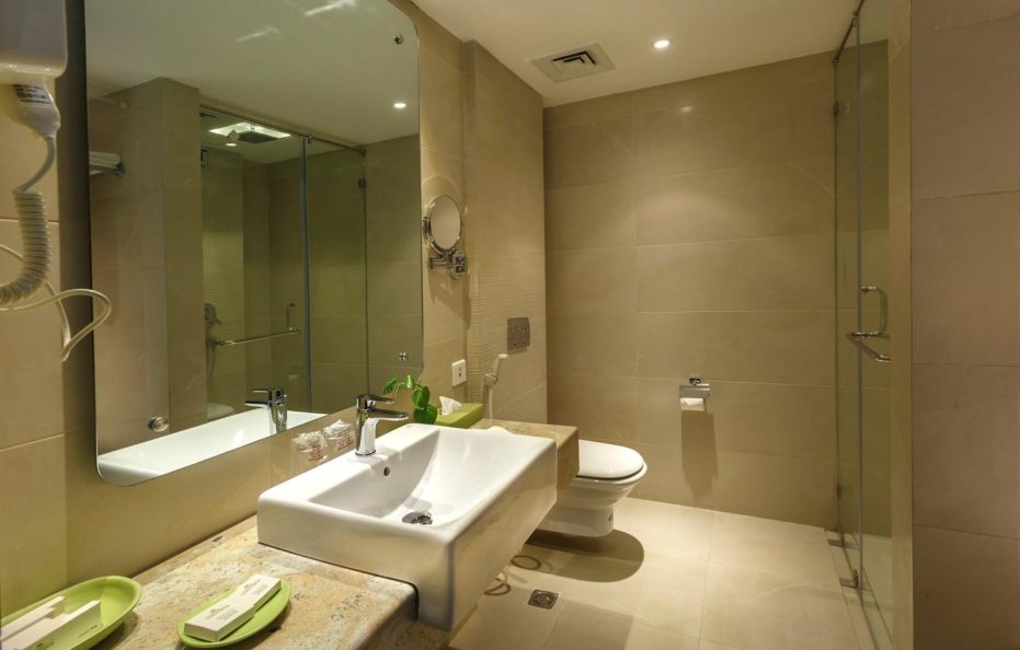 Deluxe King Room (Max 2 Guests) – Breakfast Included
