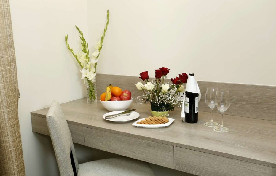 Deluxe King Room (Max 2 Guests) – Breakfast Included
