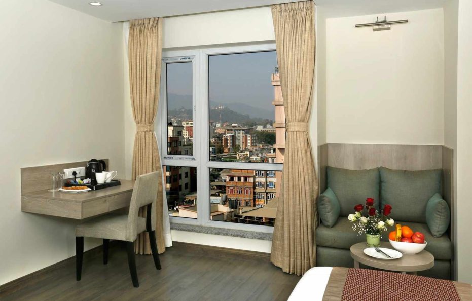 Deluxe King Room (Max 2 Guests) – Breakfast Included
