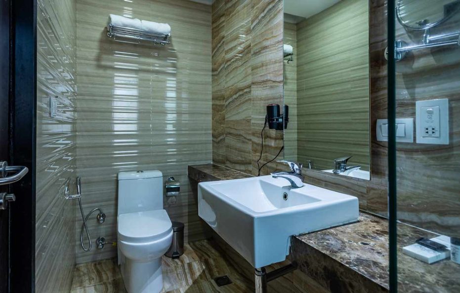 Deluxe King Room (Max 2 Guests) – Breakfast Included