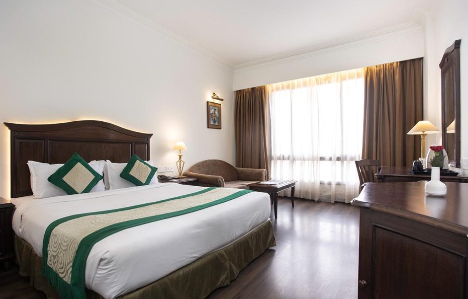 Deluxe King Room (Max 2 Guests) – Breakfast Included