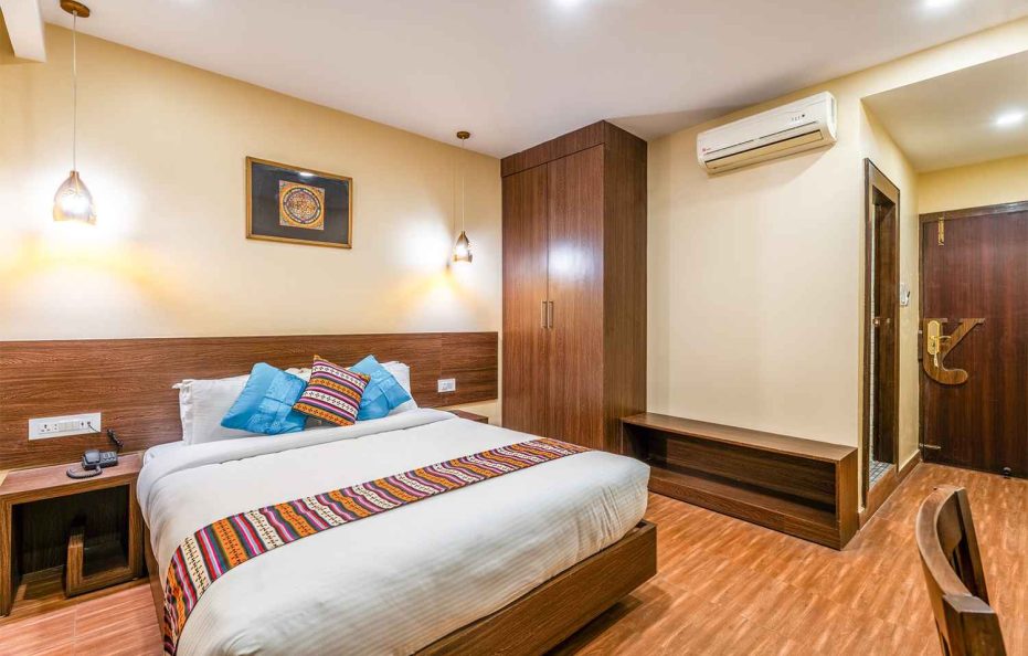 Deluxe King Room (Max 2 Guests) – Breakfast Included