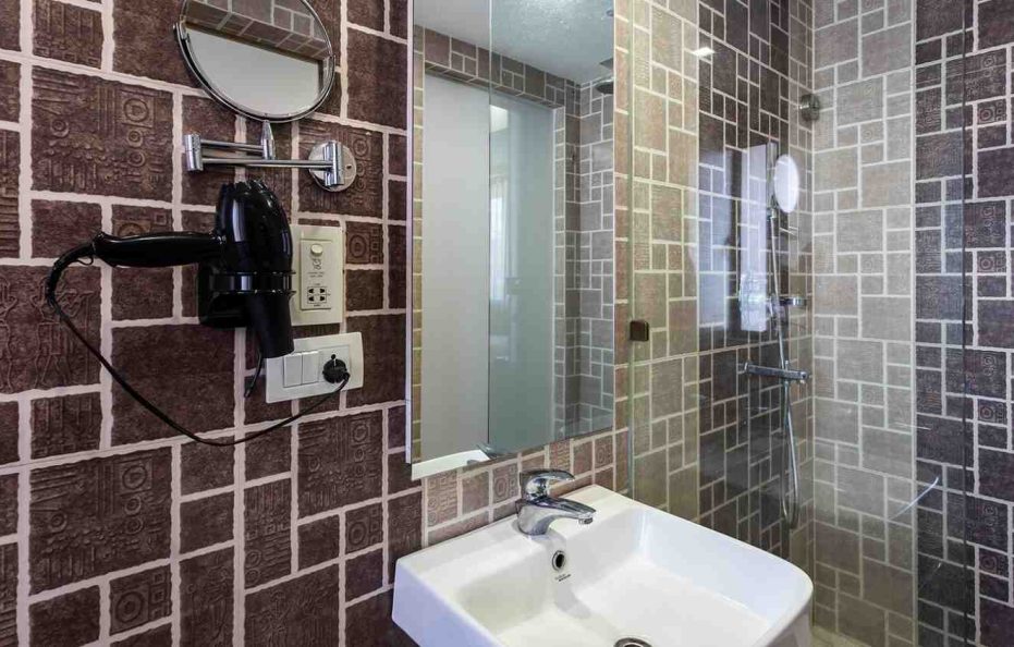 Deluxe Twin Room (Max 2 Guests) – Breakfast Included