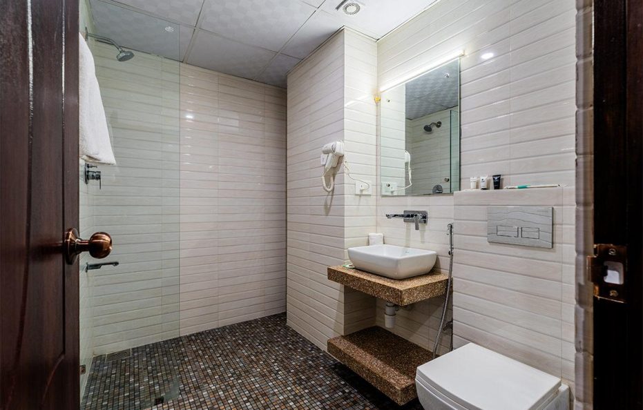Deluxe Twin Room (Max 2 Guests) – Breakfast Included
